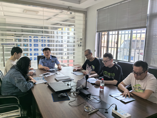 打擊整治網(wǎng)絡(luò)謠言，我們?cè)谛袆?dòng)！